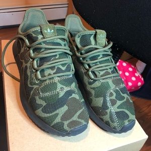 Adidas tubular size 6y